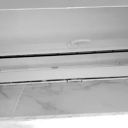 Jolie Appartement Avec 2 Chambres Partagees Paris Exterior foto