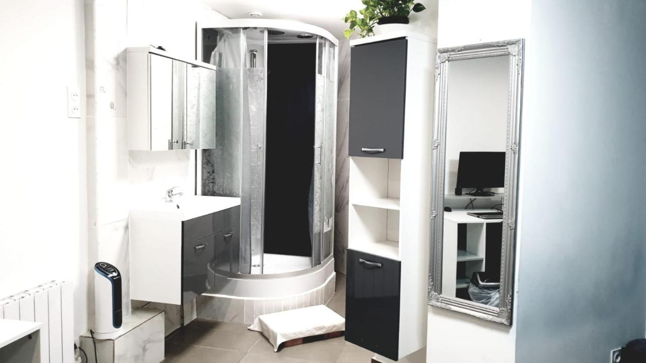 Jolie Appartement Avec 2 Chambres Partagees Paris Exterior foto