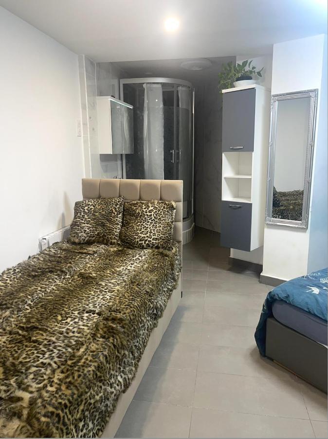 Jolie Appartement Avec 2 Chambres Partagees Paris Exterior foto